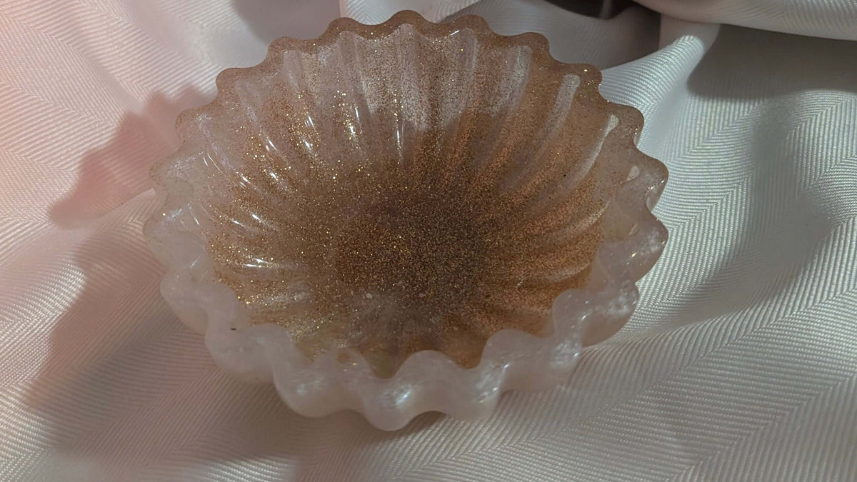 Scalloped Edge Bowl Gold Glitter