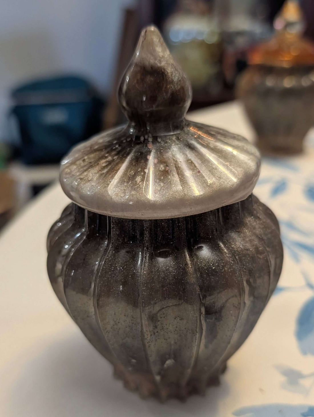 Scalloped Edge Jar with Lid – Brown &amp; White Geode