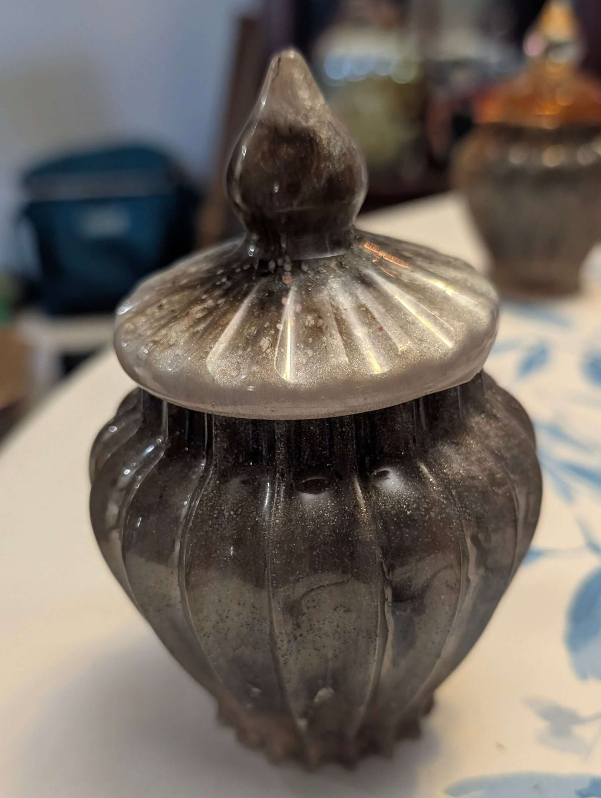 Scalloped Edge Jar with Lid – Brown &amp; White Geode